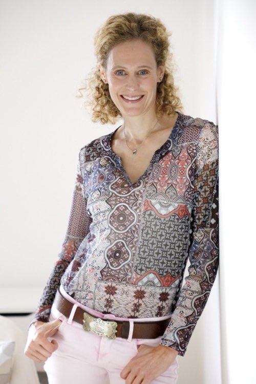 Dr. Nicole Prommer - Heilpraktikerin und Faszientherapeutin in ihrer Praxis in Olching bei München
